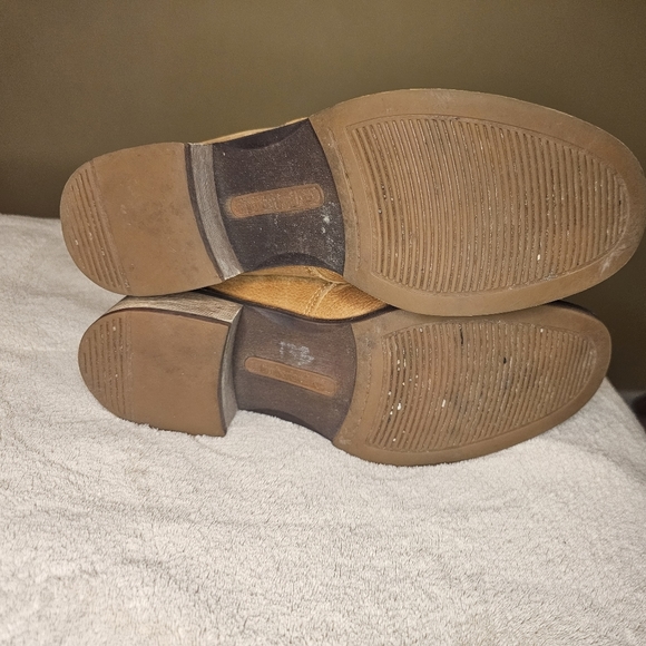 Timberland Tan Ankle Boots with Red Plaid Accent - Picture 4 of 9